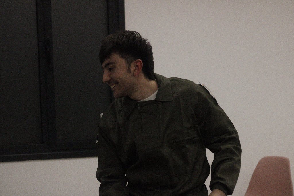 Fendât Murillo disfrutando del Día Nacional de Nihonia (1959)