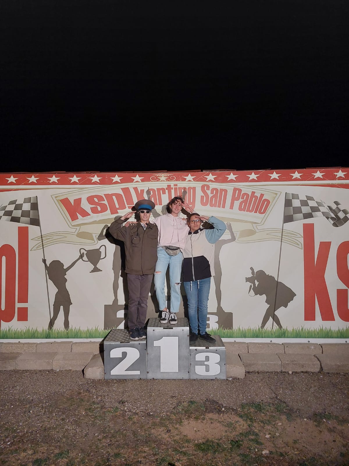 Orjelân Sergio en el podio de la Copa Presidente de Karting 1938